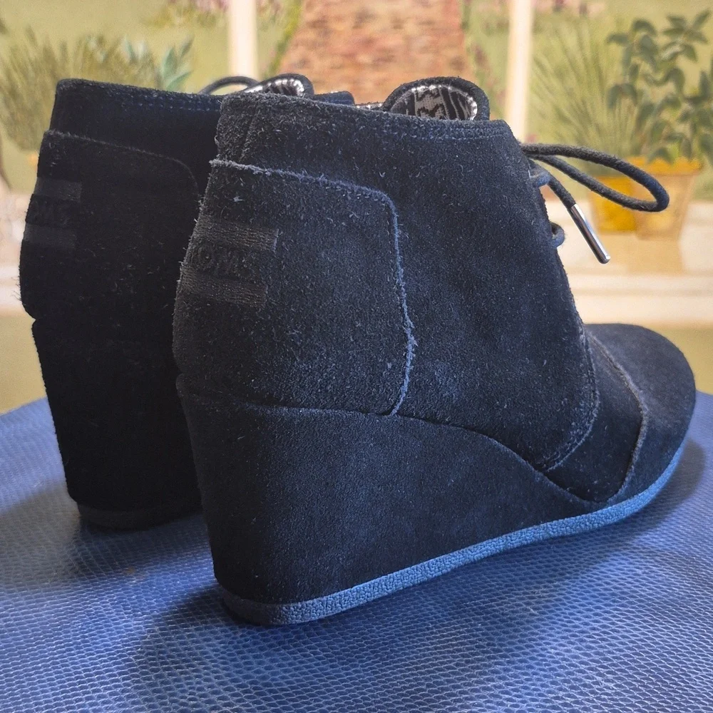TOMS Women's Black Suede Desert Wedges sz.8 Womens.(#1872S)